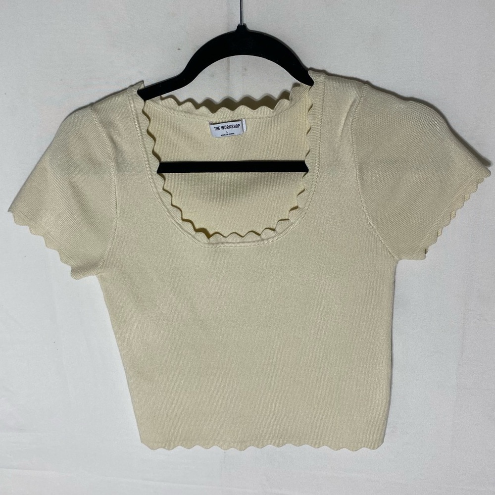 5/$25 The Workshop Cream Scalloped Edge Ribbed Texture Short Sleeve Crop Top L